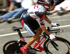 开云体育-烈焰与韵律的对决，F1迈阿密街道焦点战，巴西闪电终结牙买加不死鸟神话