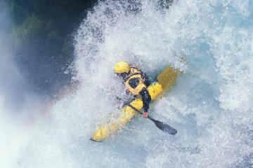 开云官网-当足球的战术齿轮遇上篮球的孤胆英雄，论里昂的集体智慧与罗德里的致命接管