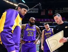 开云体育入口-包含湖人血洗雷霆，布拉德利三分雨点燃全场的词条