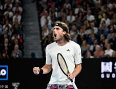 开云下载-澳网轻取法网，西西帕斯扛起全队