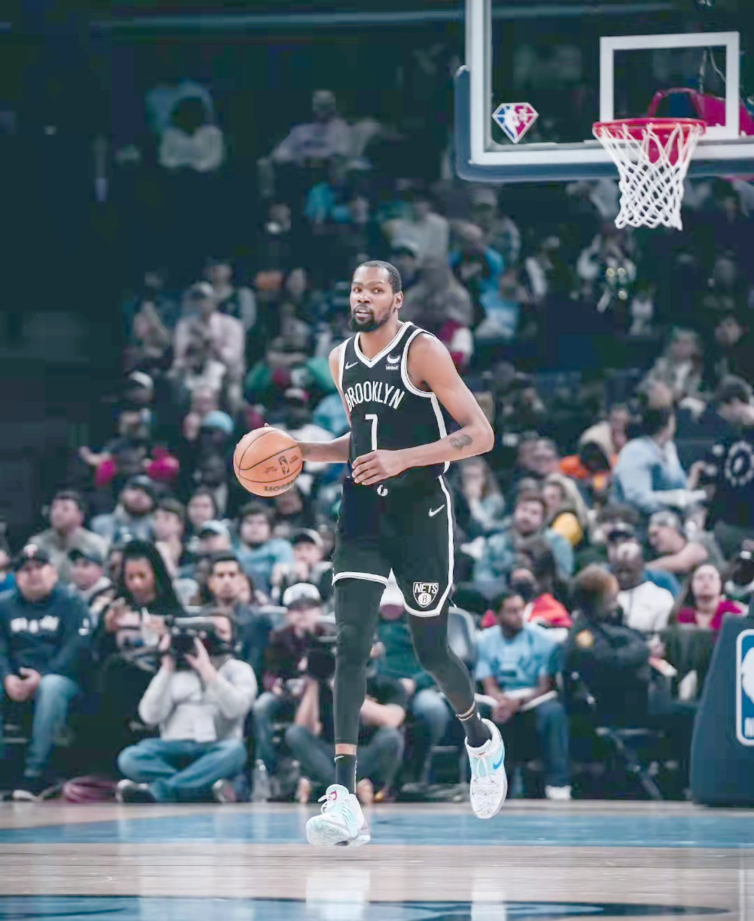 开云体育官网-灰熊不敌篮网，弗莱受伤提前退场