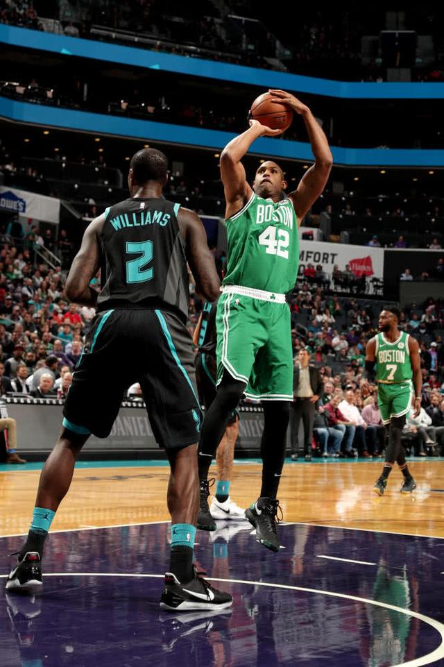 开云体育app-关于凯尔特人擒下魔术，沃克24分5助攻的信息