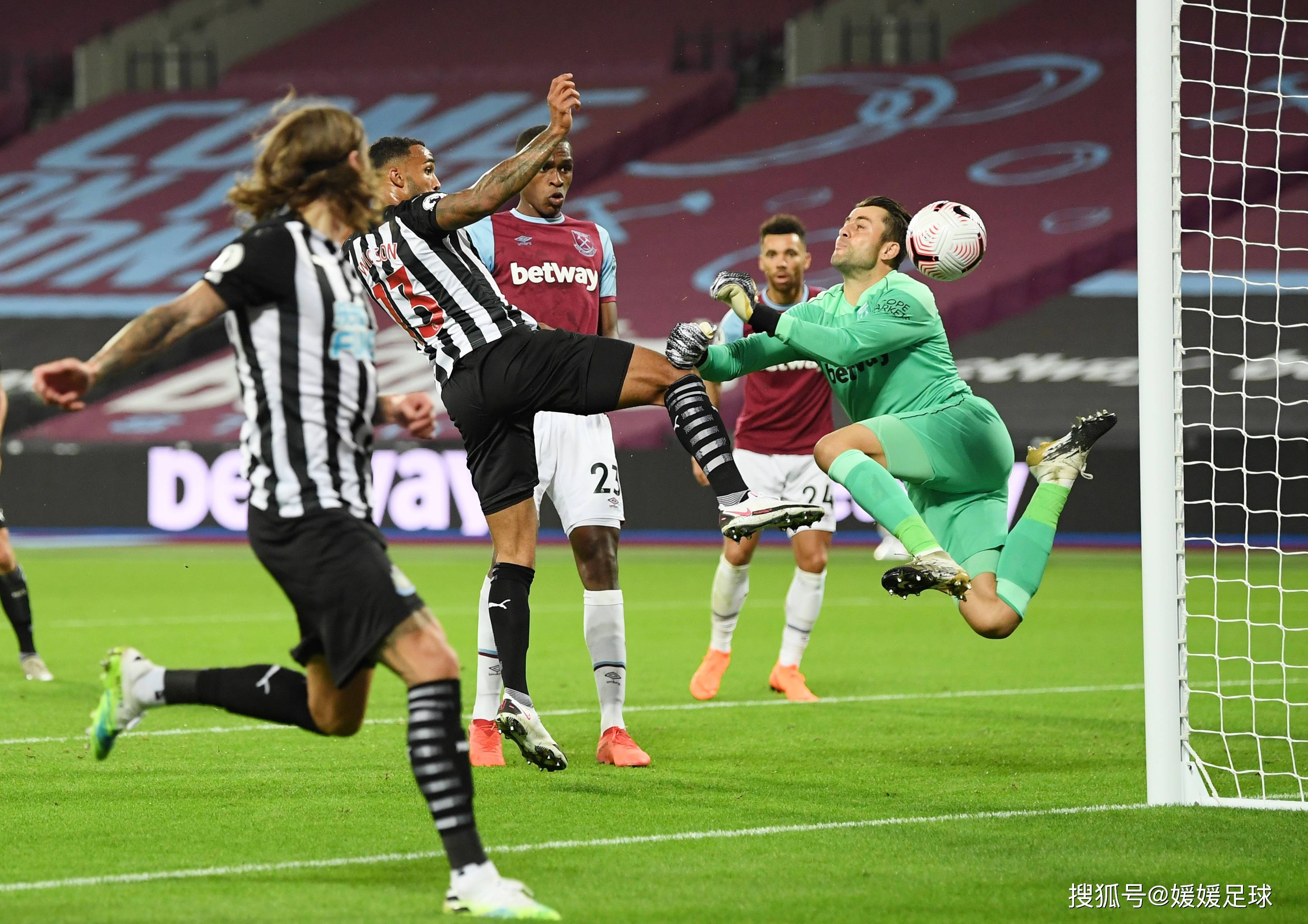 开云体育中国-足球决赛震撼开打，巅峰对决引爆全场