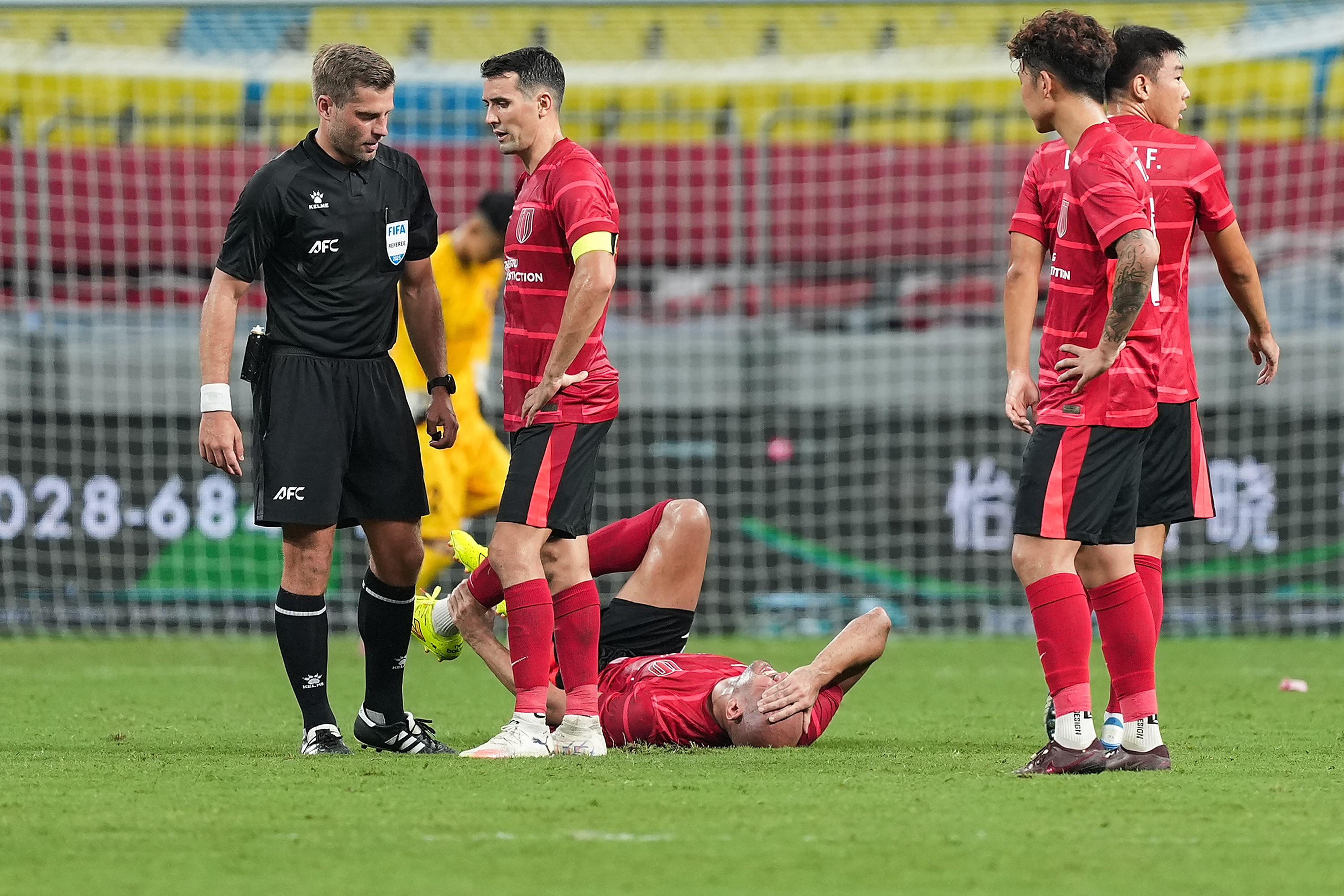 开云体育中国-足球决赛震撼开打，巅峰对决引爆全场