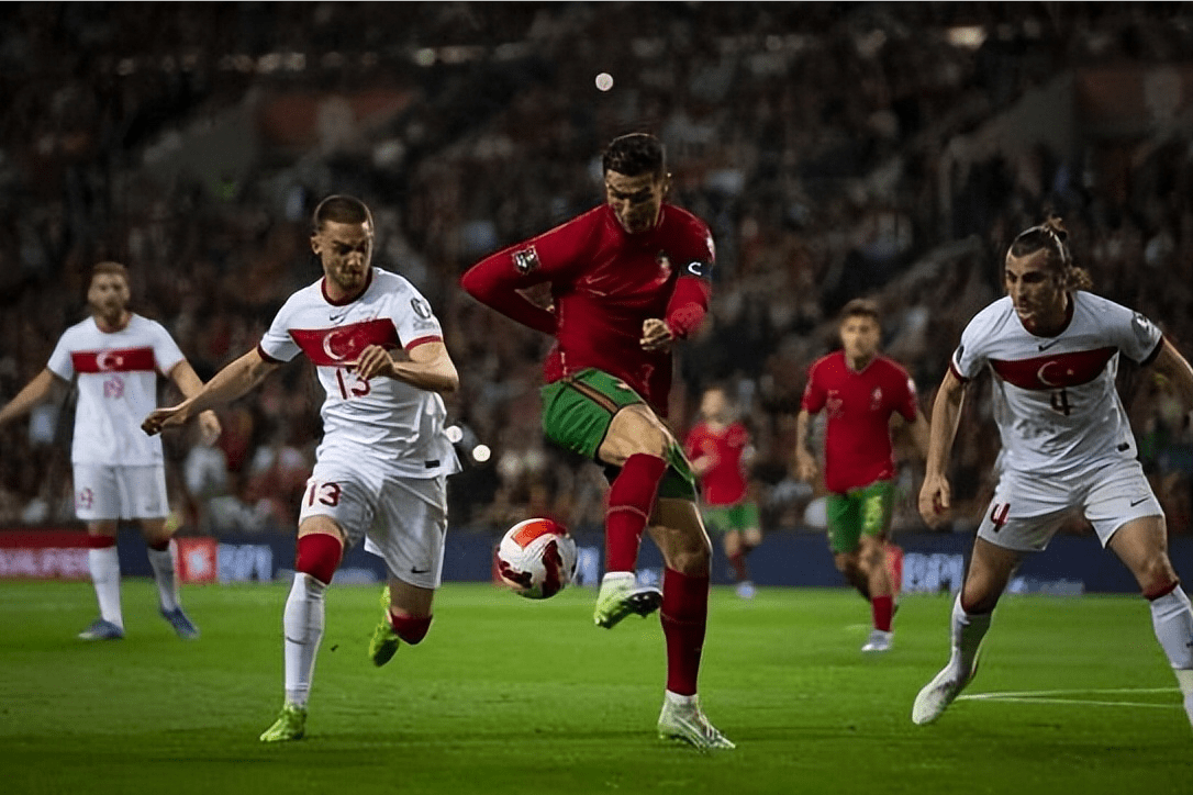 开云体育下载-葡萄牙队鏖战波兰队，波尔惊艳四座