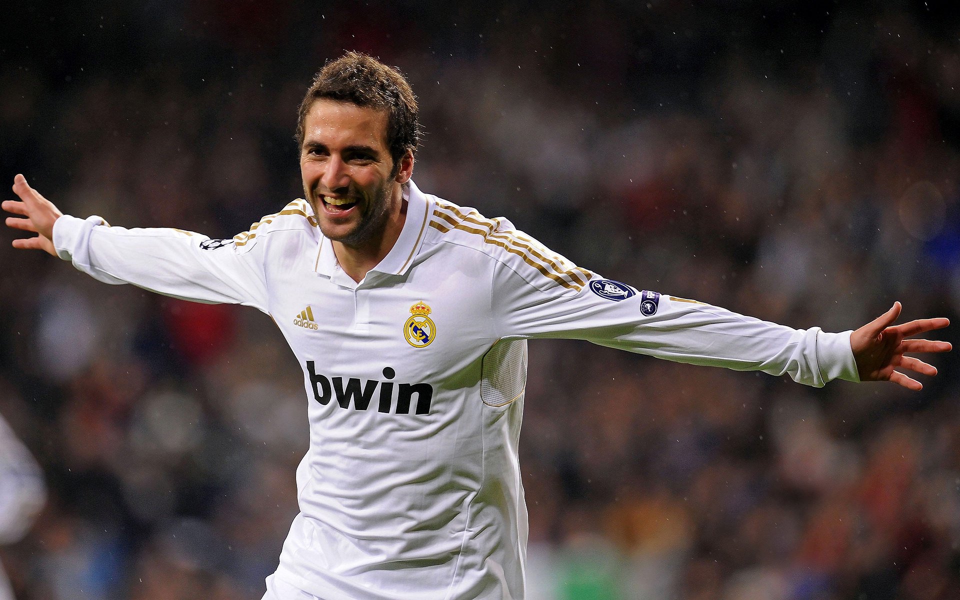 开云体育官方网站-一场比赛，两座奖杯，班凯罗的F1之夜与篮球永恒