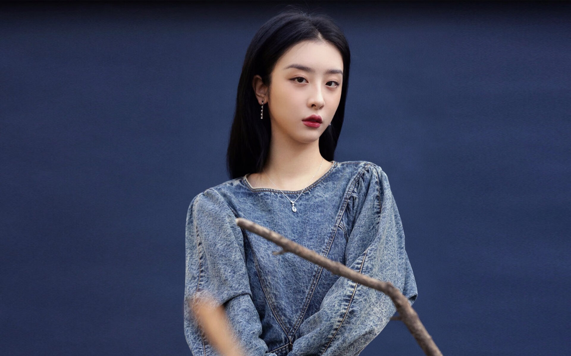 开云体育登录-浴火重生，克莱14秒致命三分，76人强势晋级背后的关键先生哲学