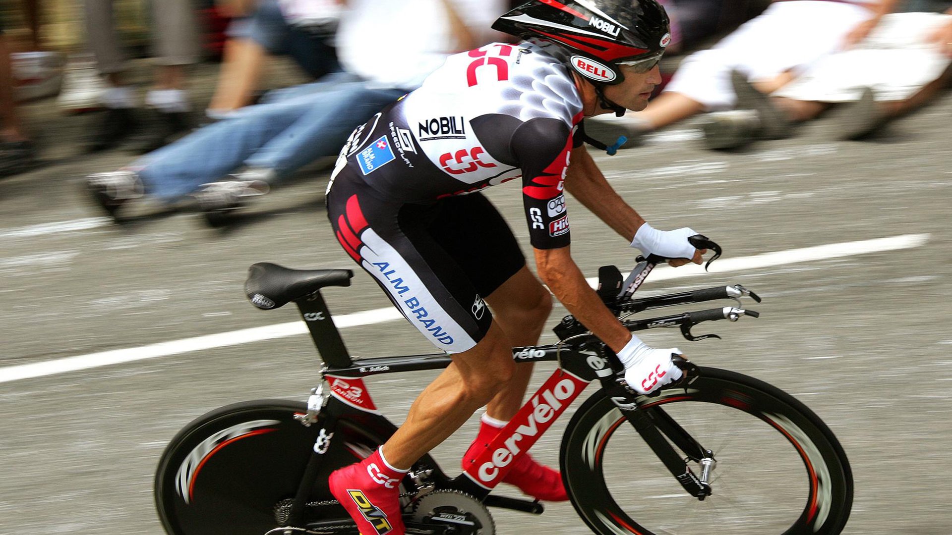 开云体育-烈焰与韵律的对决，F1迈阿密街道焦点战，巴西闪电终结牙买加不死鸟神话