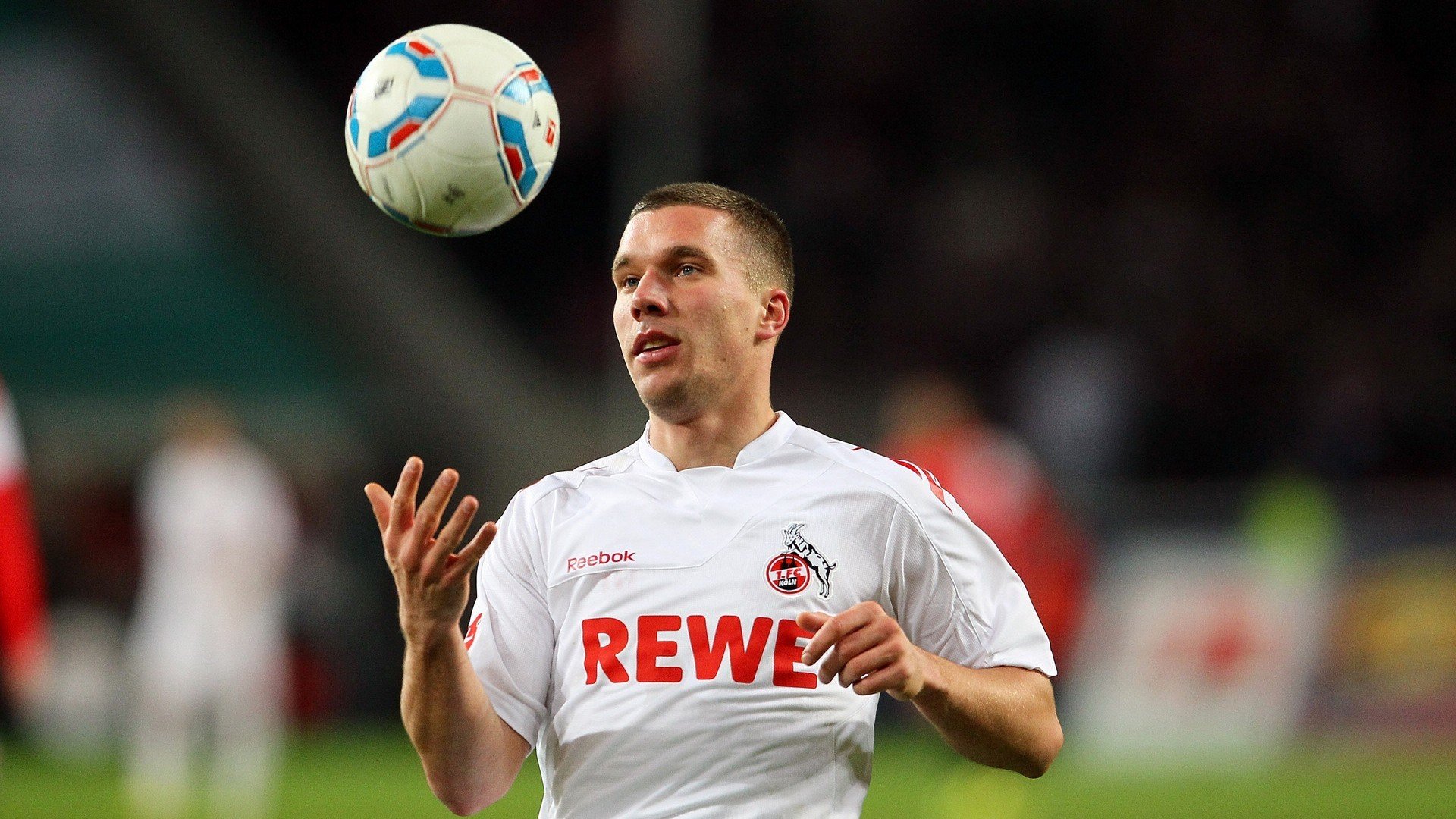 开云体育APP下载-三分如点球，当恩比德在欧冠淘汰赛之夜连续命中关键球